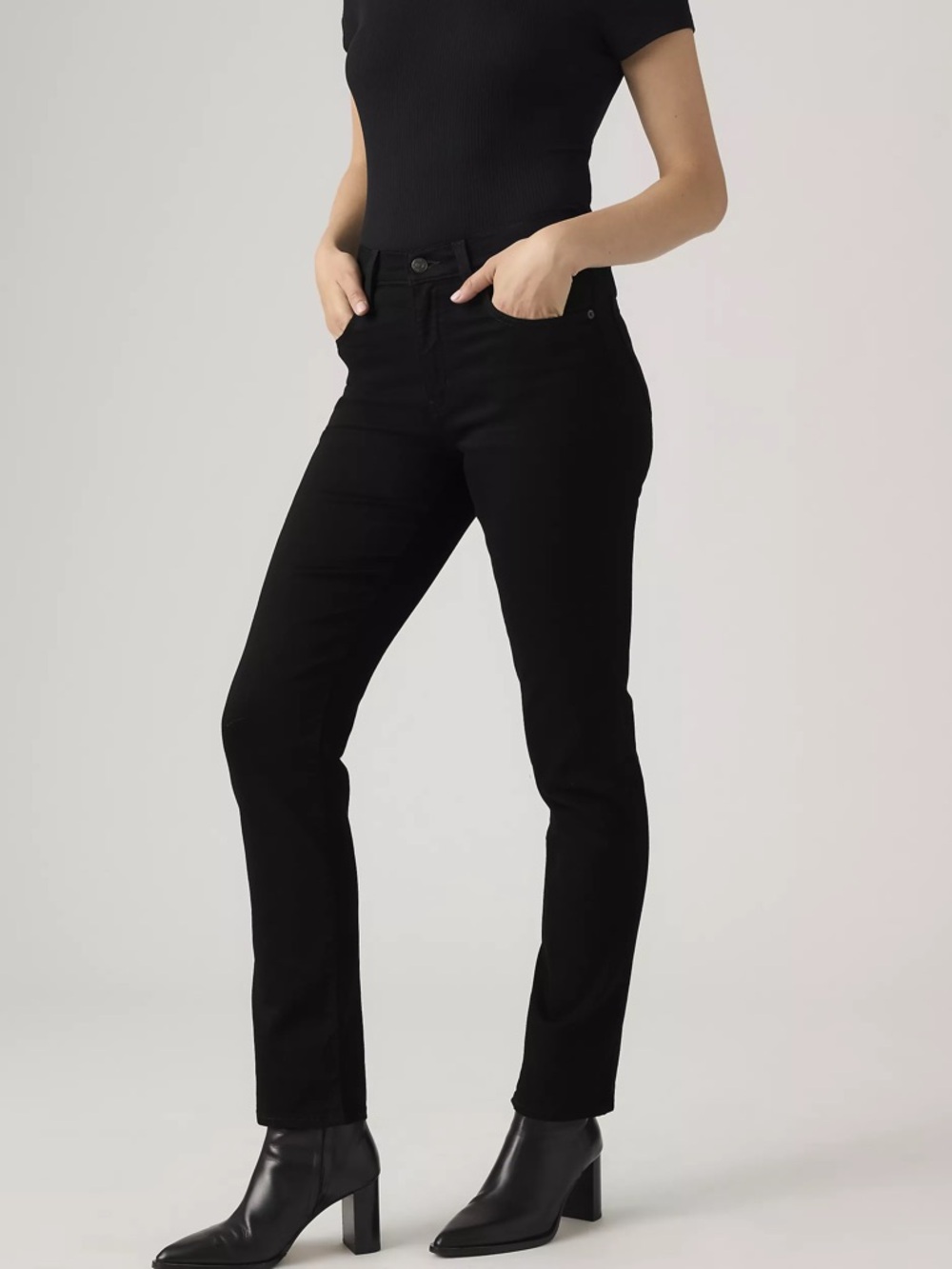 Levi's Jeans - 724 High Rise Straight Women’s Jeans - Soft Black - 25W x 28L